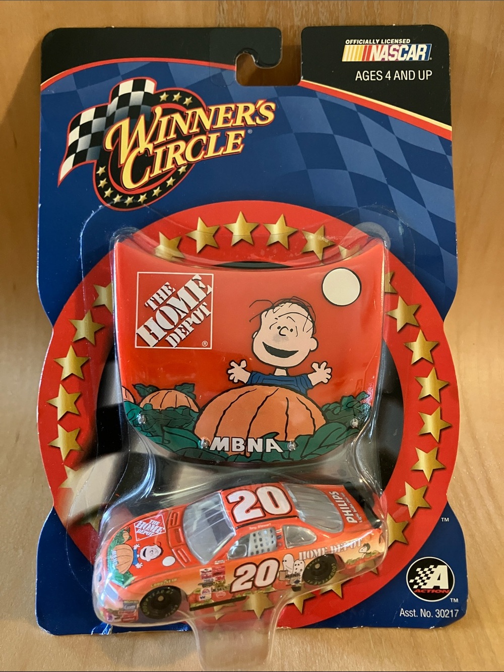 Winner’s Circle 1/64 NASCAR Hood Series #20 Tony Stewart Peanuts Great Pumpkin